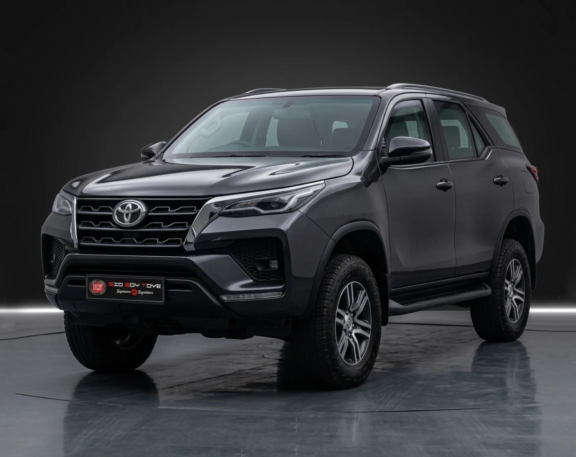 Toyota Fortuner - image 2
